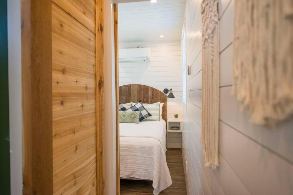 Container Home With Rooftop Views And Pickleball-Pecan Grove Беллмид Экстерьер фото