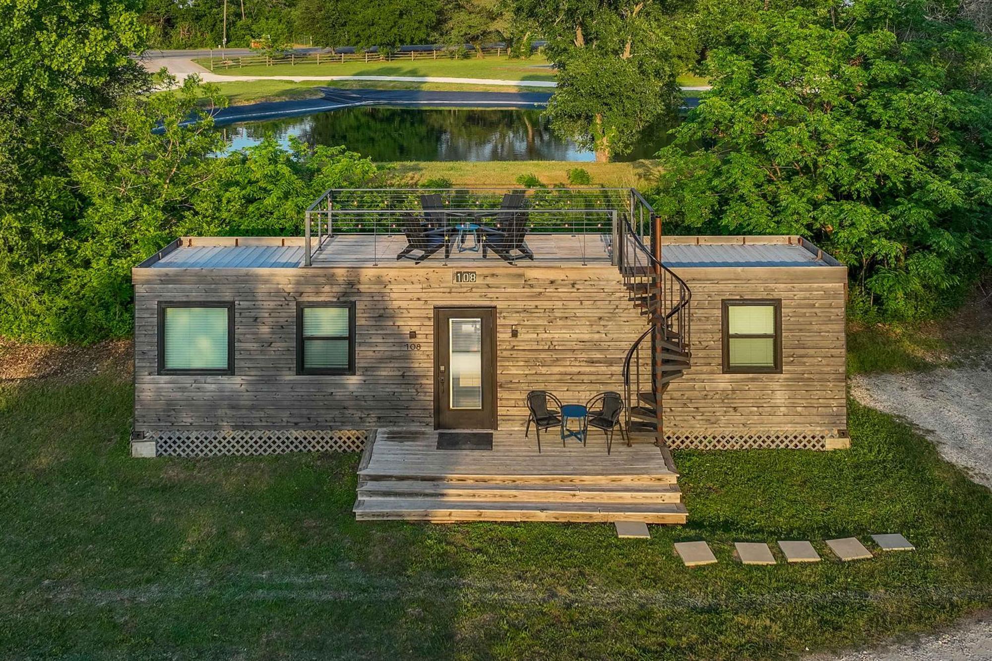 Container Home With Rooftop Views And Pickleball-Pecan Grove Беллмид Экстерьер фото