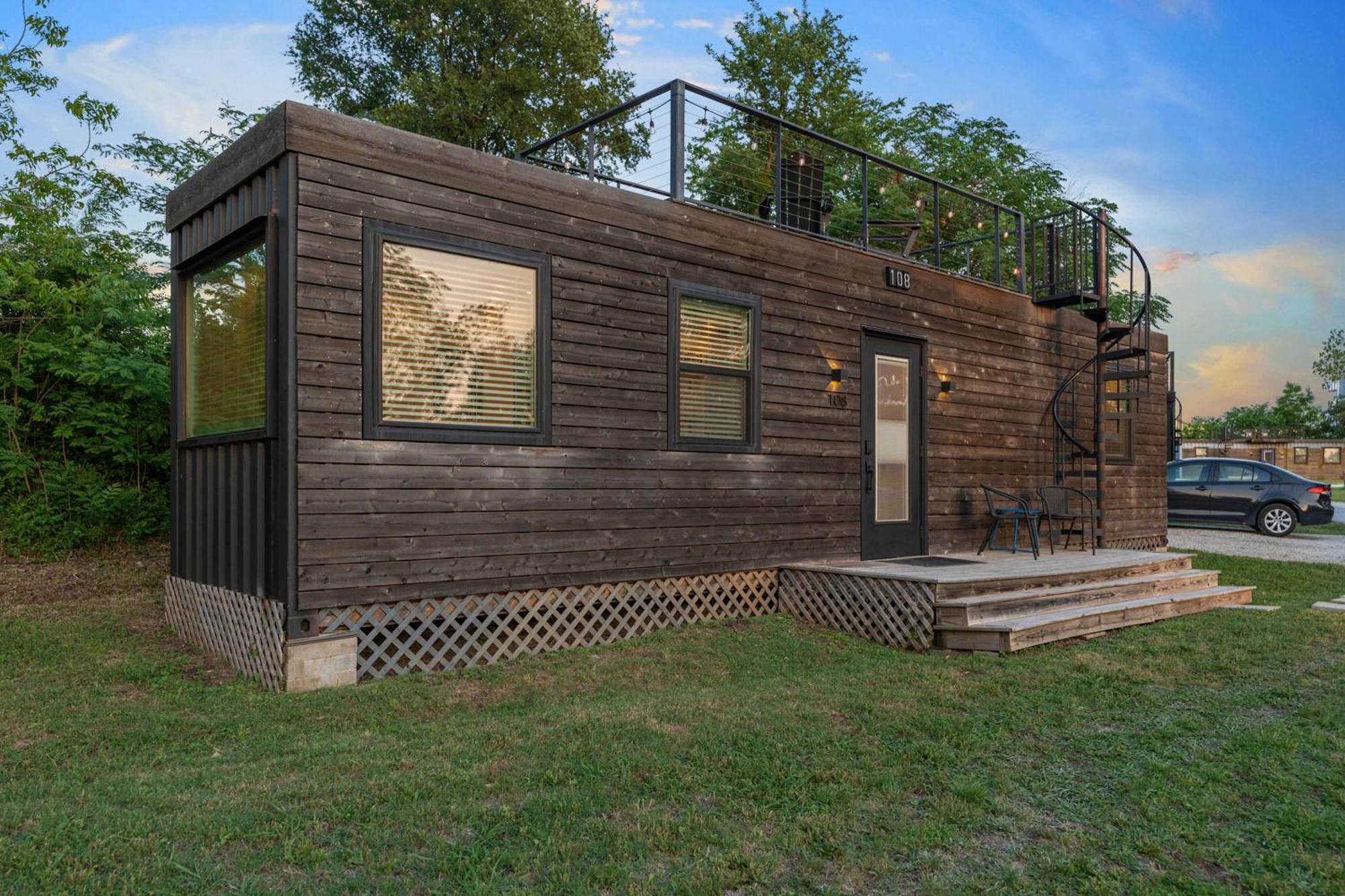 Container Home With Rooftop Views And Pickleball-Pecan Grove Беллмид Экстерьер фото