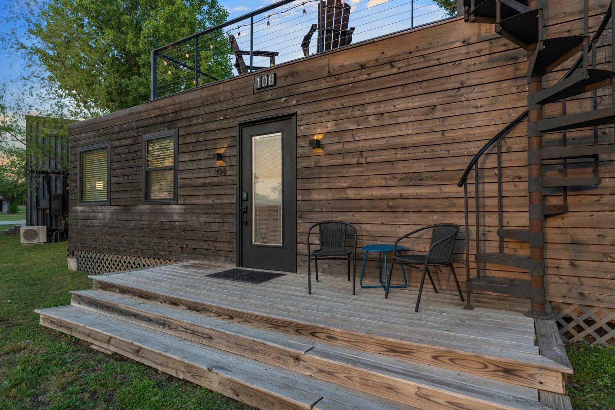 Container Home With Rooftop Views And Pickleball-Pecan Grove Беллмид Экстерьер фото