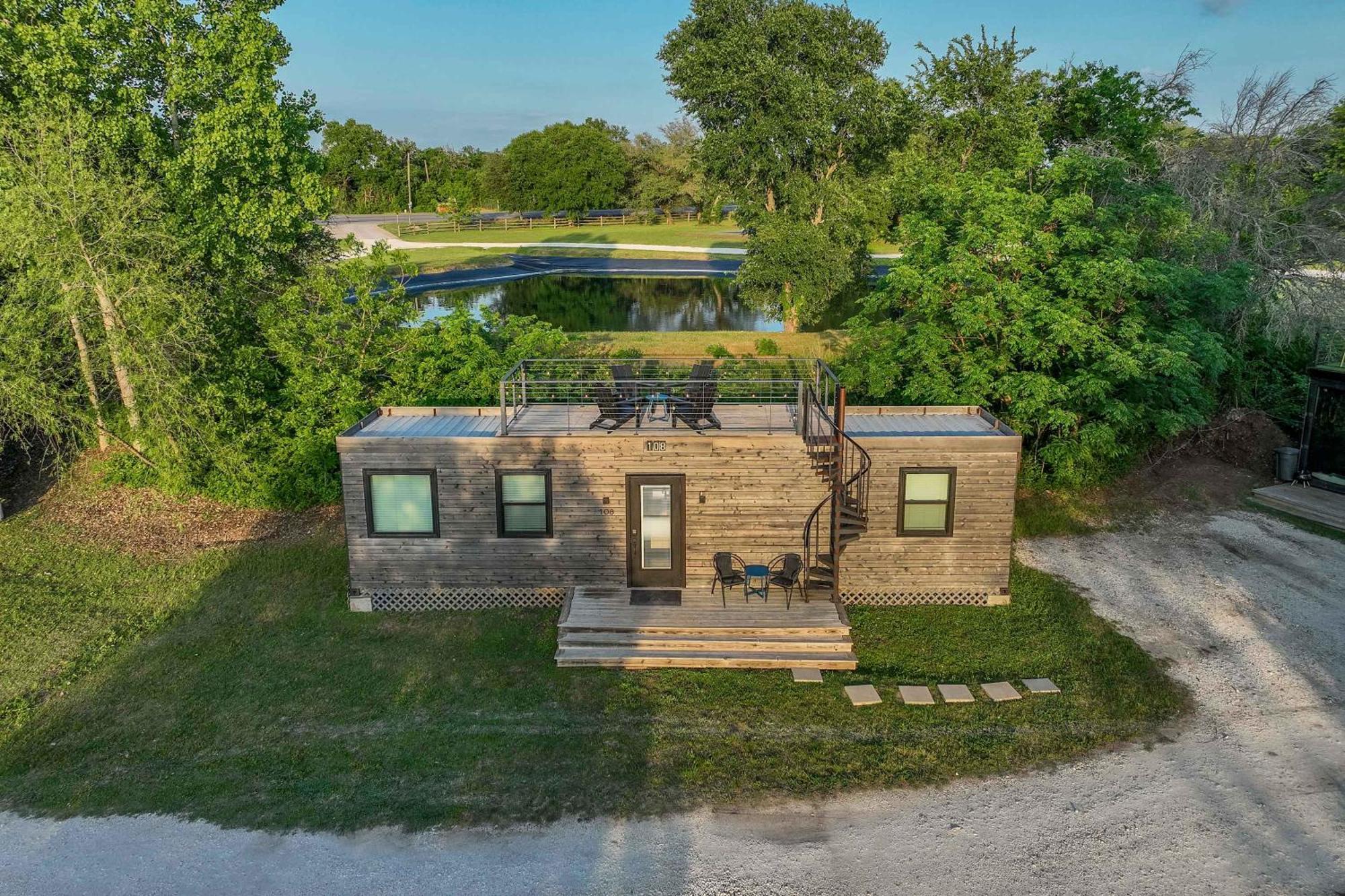 Container Home With Rooftop Views And Pickleball-Pecan Grove Беллмид Экстерьер фото